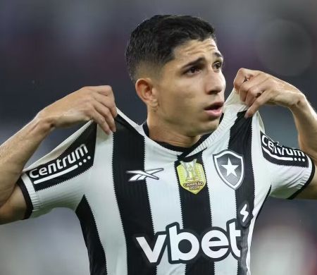 Botafogo terá volta de Savarino e Artur em decisão contra a La U