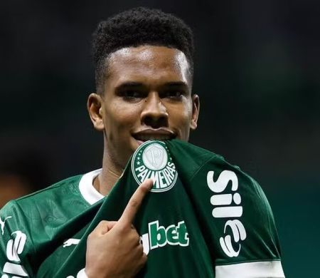 Estêvão dá adeus ao Allianz e declara amor ao Palmeiras