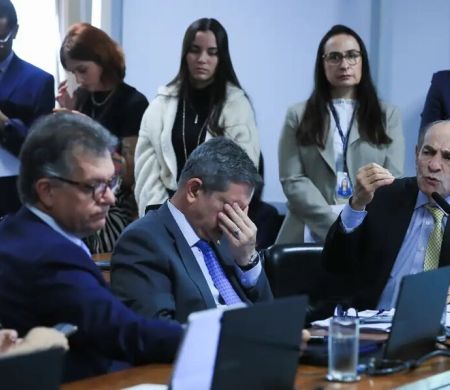Reserva de 20% de vagas no parlamento para mulheres não é consenso