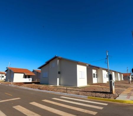Governo investe R$ 613 milhões em casas, afalto e escolas em Bonito 