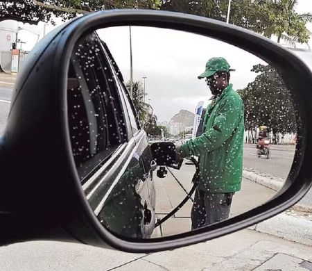 Petrobras baixa o preço da gasolina para as distribuidoras em 5,6%