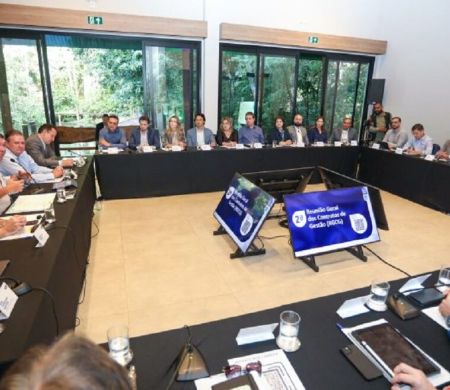 Riedel reúne equipe para avaliar projetos e definir metas do segundo semestre