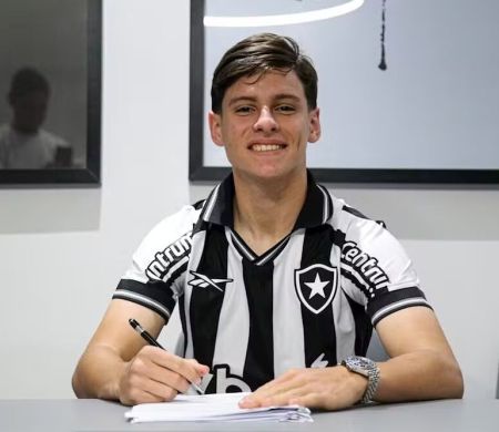 Botafogo anuncia a contratação do meia Montoro