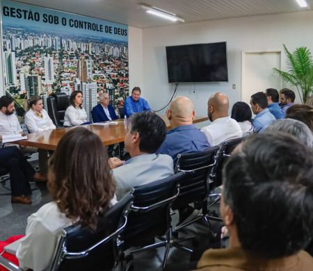 Prefeita traça estratégia com equipe para os 126 anos da Capital