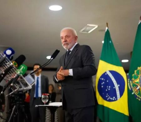 A cada três eleitores, dois defendem Lula fora da disputa em 2026