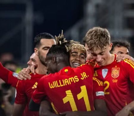 Espanha bate França em jogo de 9 gols e vai à final da Nations League