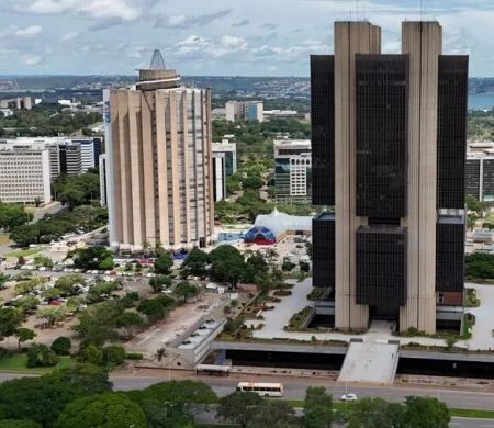 Projeção do mercado é de Selic 14,75% ao ano até ao fim de 25
