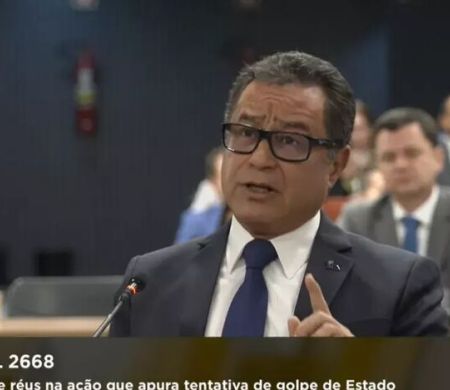Ex-chefe da Marinha nega ter colocado tropas à disposição de Bolsonaro