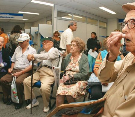 Após roubo no INSS, mais de 2 milhões de aposentados aguardam reembolso 