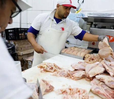 Dezesseis países suspendem restrição à carne de aves brasileira