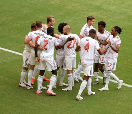 Com dois gols de Harry Kane, Bayern faz quatro e manda Flamengo para casa