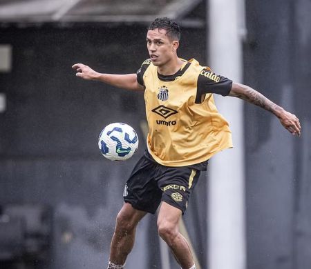 Santos contrata o lateral-direito Igor Vinicius, do São Paulo 