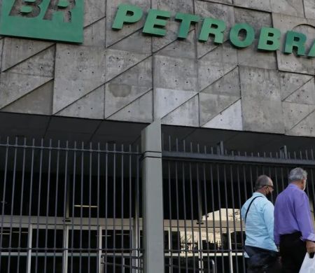 PF vai investigar empresas que não repassam redução dos combustíveis