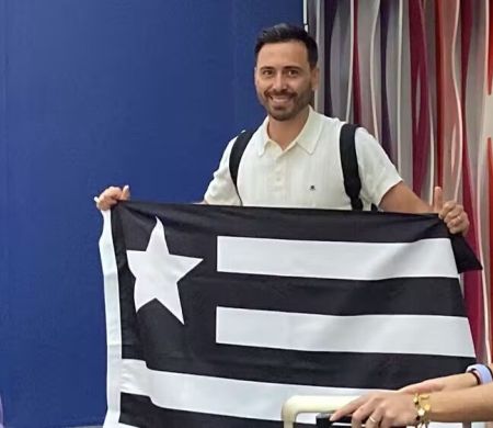 Davide Ancelotti desembarca no Rio para assumir o Botafogo