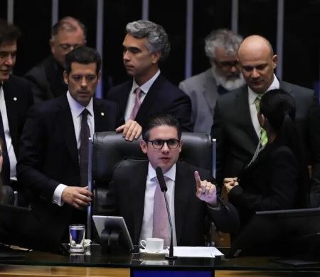 Câmara aprova urgência para proposta que reduz benefícios fiscais