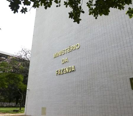 Fazenda aumenta para 2,5% a estimativa do PIB para este ano 