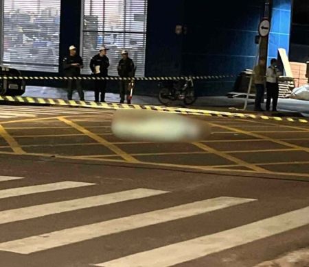 Colisão entre moto e carro mata piloto e deixa carona em estado grave 