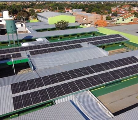 Governo faz economia com uso de energia limpa nas escolas estaduais