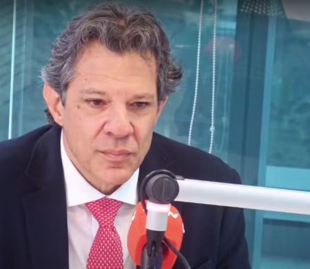 'Tarifaço só se mantém pela relação pessoal entre Trump e Bolsonaro', diz Haddad