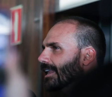 PT aciona a Câmara pedindo a suspensão do mandato de Eduardo Bolsonaro