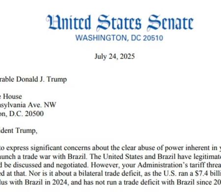 Senadores democratas acusam Trump de 'claro abuso de poder'
