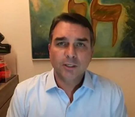 Tarifaço acaba se Bolsonaro estiver nas urnas, diz Flávio à CNN