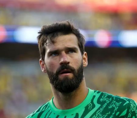 Alisson concorre ao Troféu Yashin de melhor goleiro