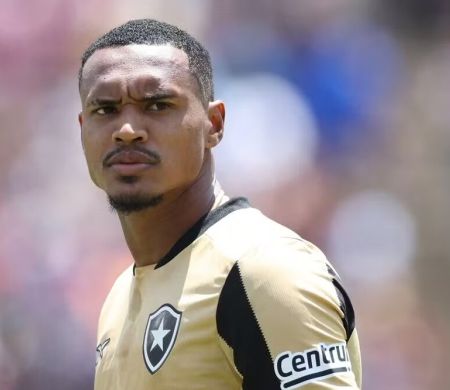 Negociação com o West Ham é desfeita, e John continua no Botafogo