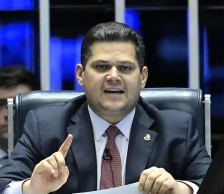 Acertado com governo, Alcolumbre descarta pautar impeachment