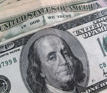 Dólar e Ibovespa caem com encontro de Trump e Putin no radar