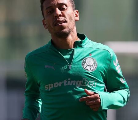 Grêmio encaminha contratação de Marcos Rocha, do Palmeiras