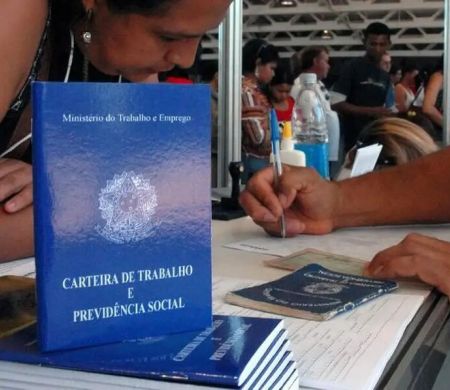 Número de pessoas em busca de emprego cai 21% no 2º trimestre