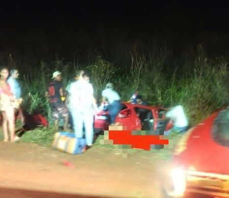 Grave acidente entre carro e ônibus deixa uma morte em MS