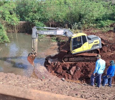 Sanesul trabalha para restabelecer abastecimento após rompimento de adutora em Dourados