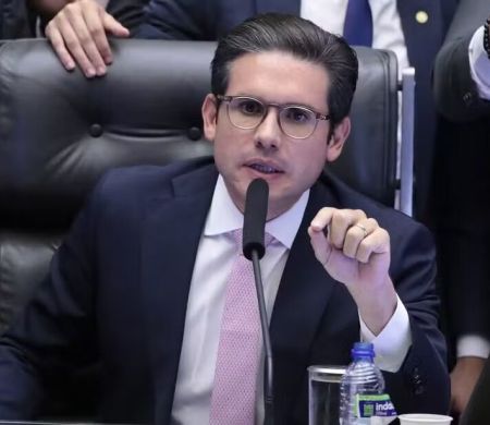 Motta diz que vai pautar hoje urgência do PL de isenção do IR