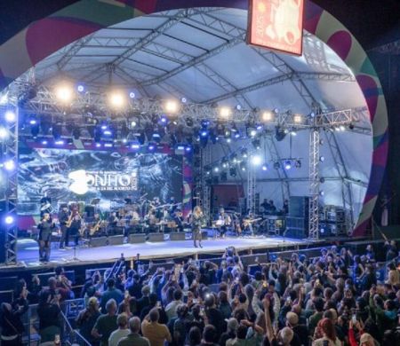 Elba Ramalho transforma abertura do FIB em show contagiante