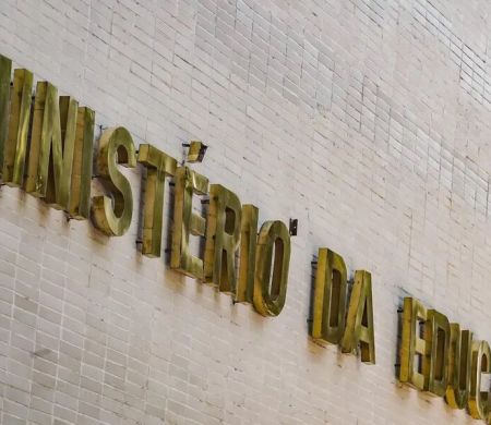 Professores do ensino médio público terão curso de 18 horas pelo MEC