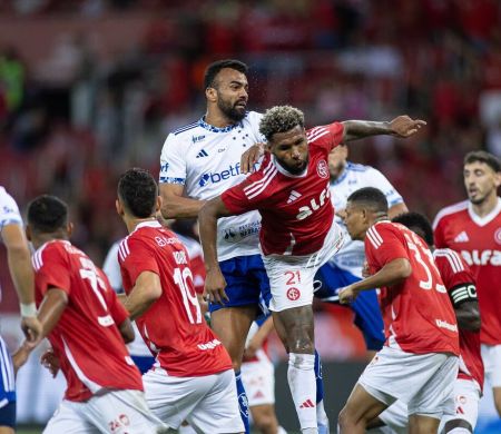 Cruzeiro recebe um abalado Internacional para seguir na cola do líder