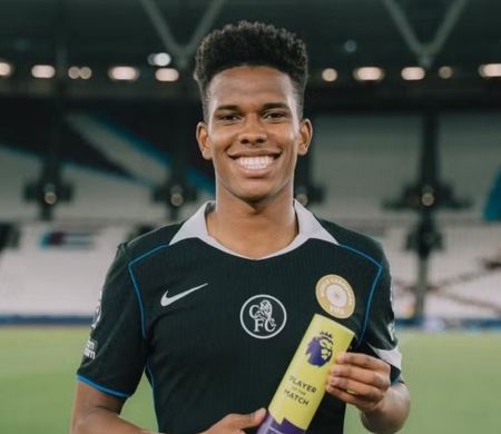 Estevão é eleito o melhor em seu 1º jogo no Chelsea como titular 