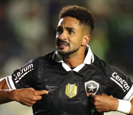 Espanhol faz dois gols na estreia, e Botafogo vence o Juventude 