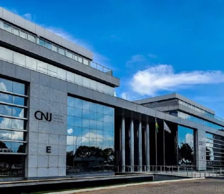 Reforma prevê fim de aposentadoria compulsória como 'punição' a juízes