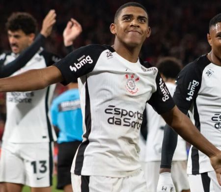 Corinthians vence Athletico-PR na Copa do Brasil