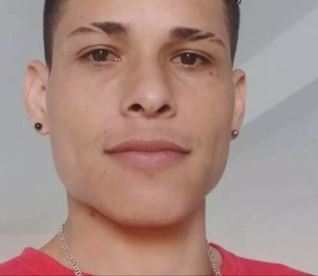 Motociclista morre em acidente após atingir buraco e colidir com caminhão