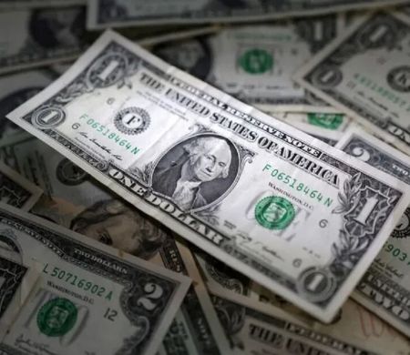 Dólar cai com investidores à espera de Fed e BC; Ibovespa sobe