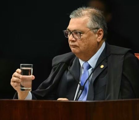Dino vê indícios de crimes e suspende repasses de emendas a 9 municípios