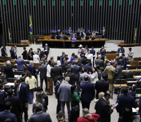 Reunião de líderes define hoje rumo da articulação de projeto da anistia na Câmara