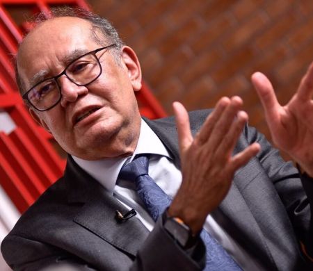 Acuado, Gilmar questiona Congresso sobre regras para impeachment de ministros