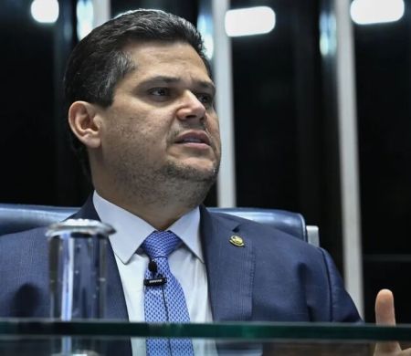 A pedido, Alcolumbre cancela sessão para analisar vetos de Lula