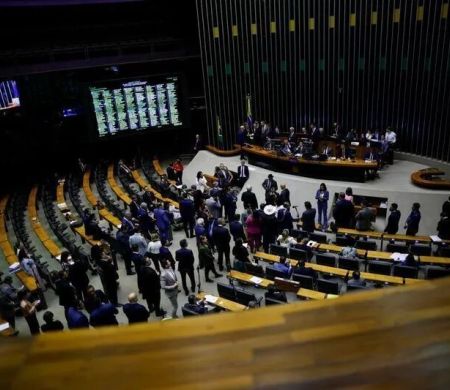 Câmara quer bagagem de mão gratuita, mas veto de Bolsonaro segue ignorado