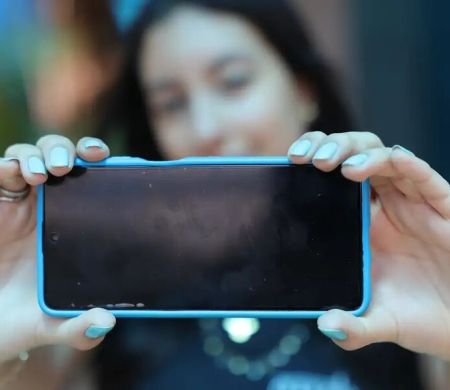 Cai de 51% para 37% uso de internet nas escolas por adolescentes